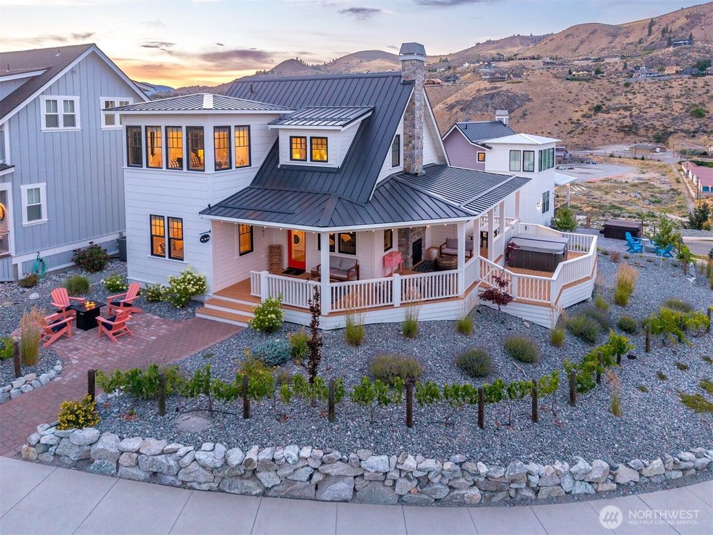 102 Porcupine Lane, Chelan, WA 98816