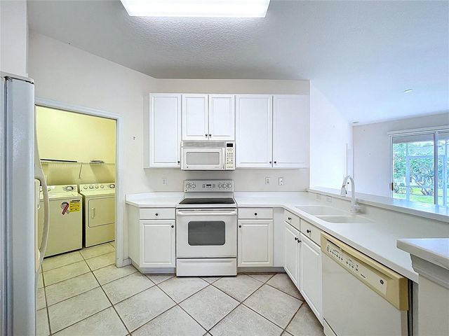 2046 INVERNESS GREENS DRIVE 2046, Sun City Center, FL 33573