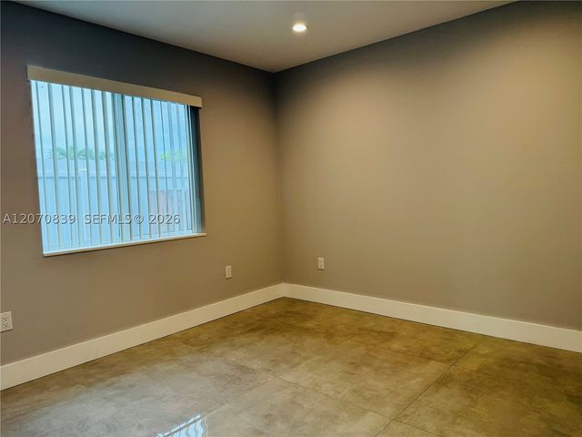 1221 SW 76th Ct, Miami, FL 33144