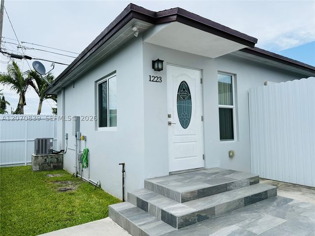 1221 SW 76th Ct, Miami, FL 33144