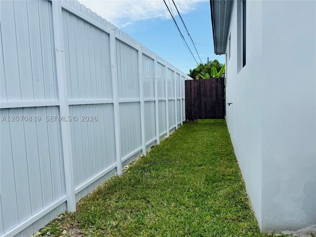 1221 SW 76th Ct, Miami, FL 33144