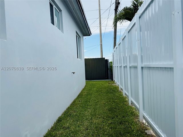 1221 SW 76th Ct, Miami, FL 33144