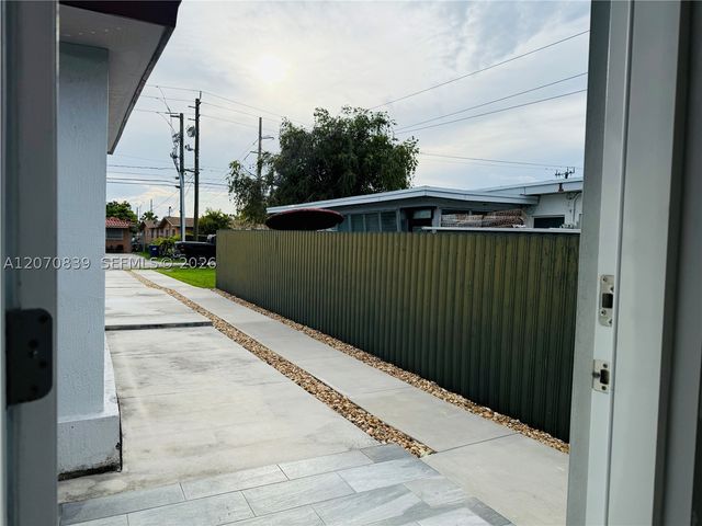 1221 SW 76th Ct, Miami, FL 33144
