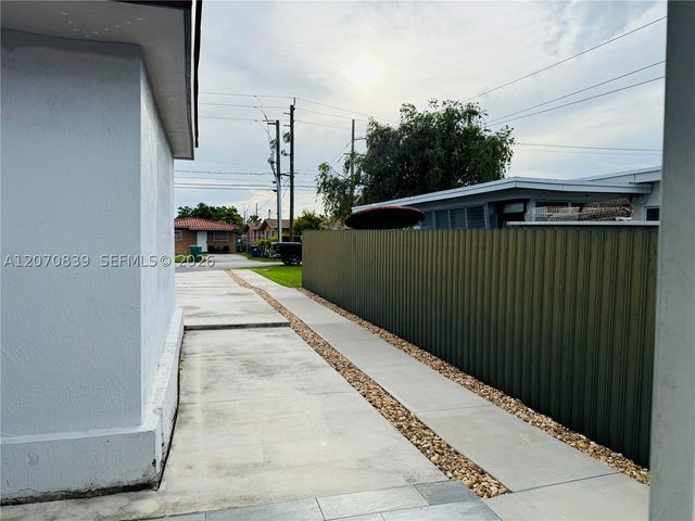 1221 SW 76th Ct, Miami, FL 33144