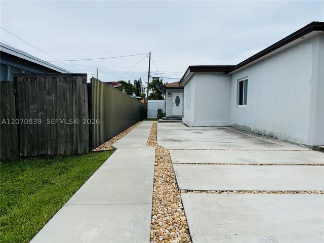 1221 SW 76th Ct, Miami, FL 33144