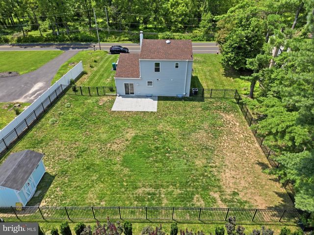 1519 SILVER LAKE RD, Langhorne, PA 19047