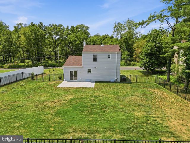 1519 SILVER LAKE RD, Langhorne, PA 19047