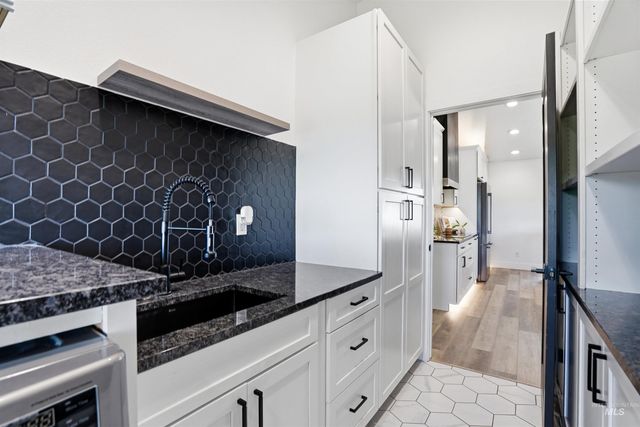 2020 Primrose Ln, Nampa, ID 83686
