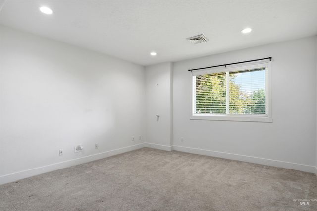 2020 Primrose Ln, Nampa, ID 83686