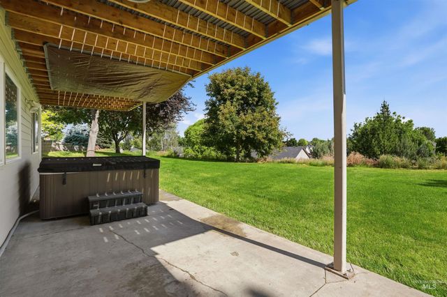 2020 Primrose Ln, Nampa, ID 83686