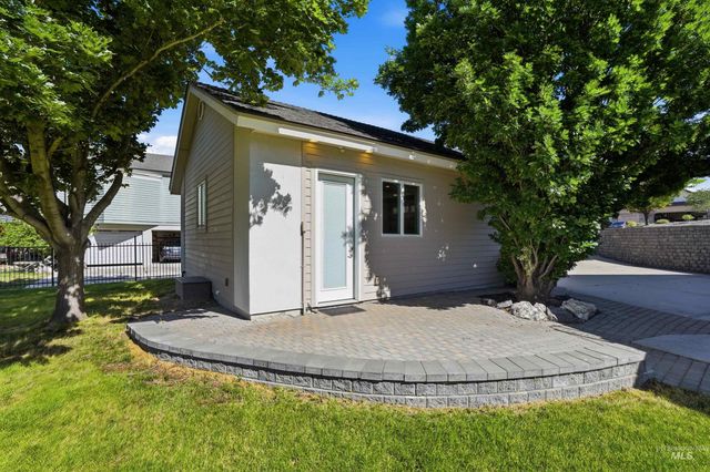 2020 Primrose Ln, Nampa, ID 83686