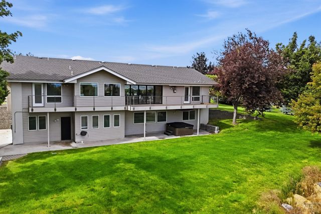2020 Primrose Ln, Nampa, ID 83686