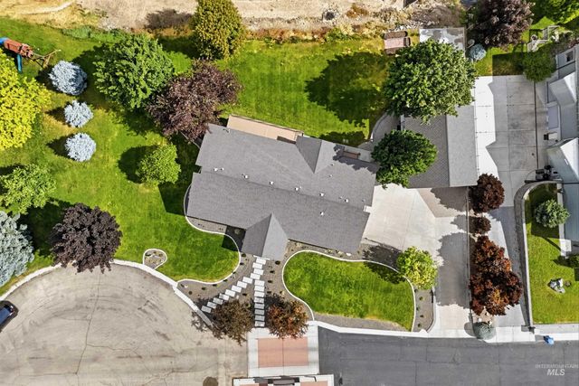 2020 Primrose Ln, Nampa, ID 83686