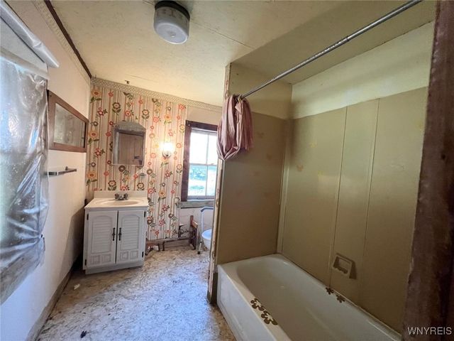 642 Monroe Avenue, Evans, NY 14006