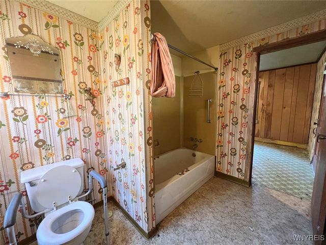 642 Monroe Avenue, Evans, NY 14006