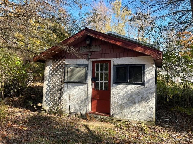 642 Monroe Avenue, Evans, NY 14006