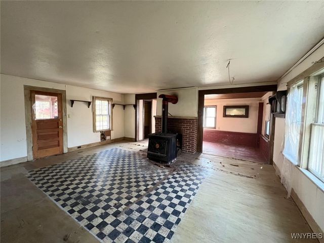 642 Monroe Avenue, Evans, NY 14006