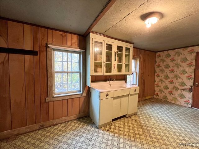 642 Monroe Avenue, Evans, NY 14006