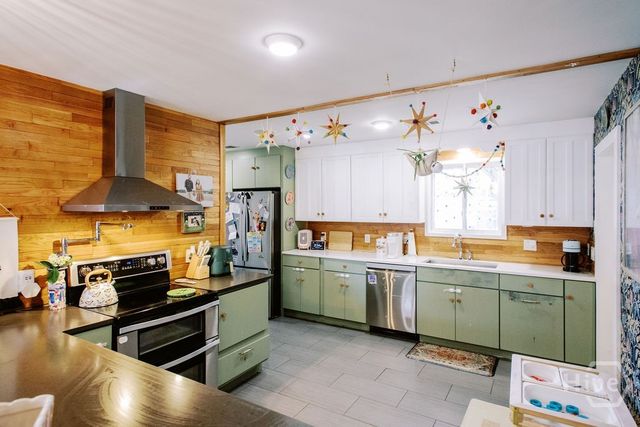 303 La Fayette Circle, Savannah, GA 31405