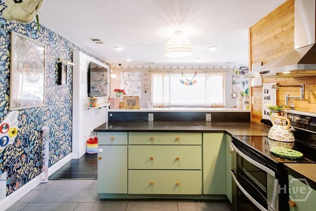 303 La Fayette Circle, Savannah, GA 31405