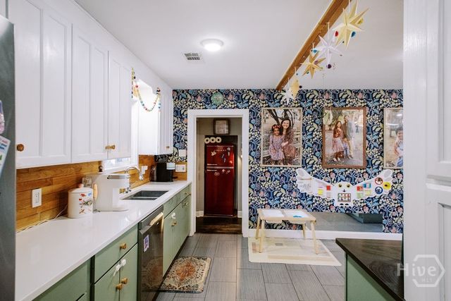 303 La Fayette Circle, Savannah, GA 31405