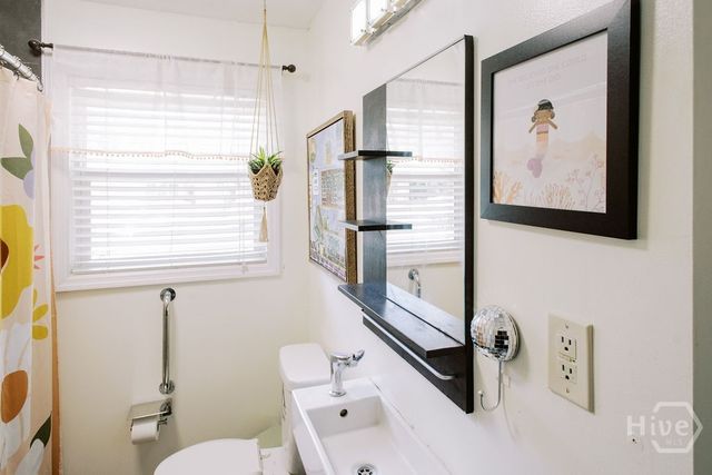 303 La Fayette Circle, Savannah, GA 31405