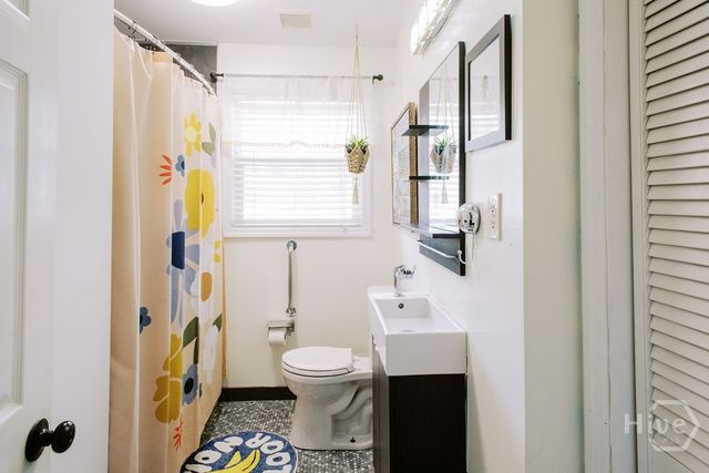 303 La Fayette Circle, Savannah, GA 31405