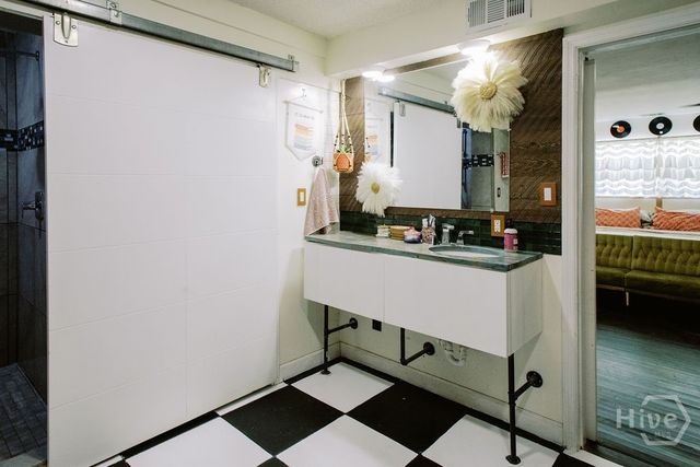 303 La Fayette Circle, Savannah, GA 31405