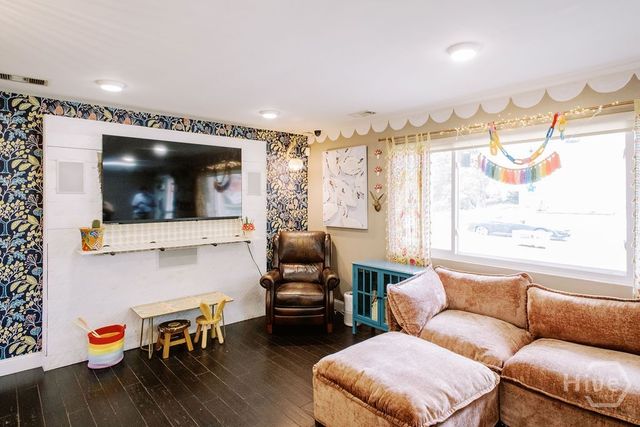 303 La Fayette Circle, Savannah, GA 31405