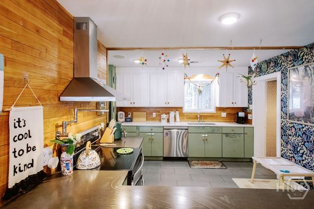 303 La Fayette Circle, Savannah, GA 31405