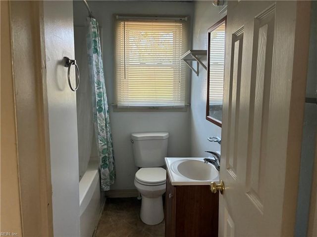 14 Fairview CIR S, Portsmouth, VA 23702