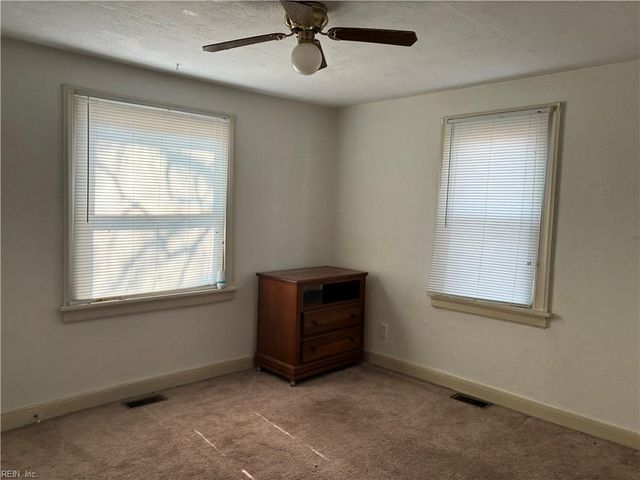 14 Fairview CIR S, Portsmouth, VA 23702