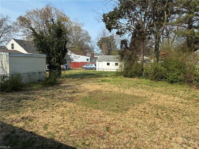 14 Fairview CIR S, Portsmouth, VA 23702