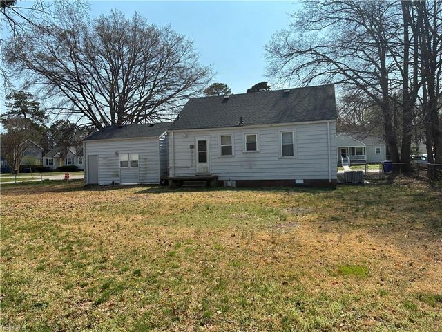 14 Fairview CIR S, Portsmouth, VA 23702