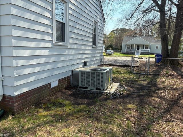 14 Fairview CIR S, Portsmouth, VA 23702