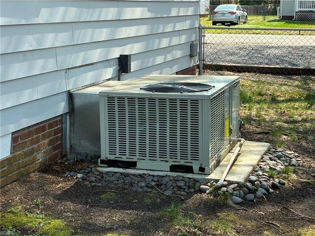 14 Fairview CIR S, Portsmouth, VA 23702