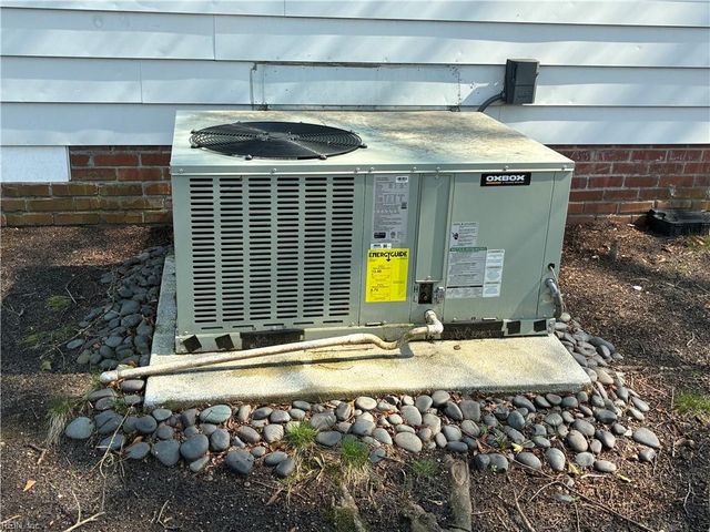 14 Fairview CIR S, Portsmouth, VA 23702