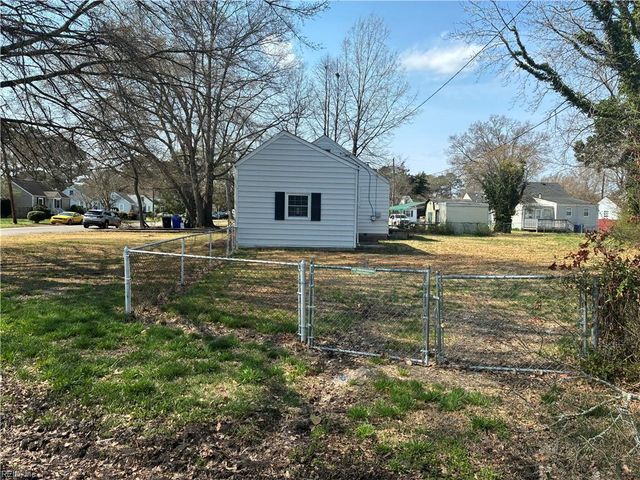 14 Fairview CIR S, Portsmouth, VA 23702