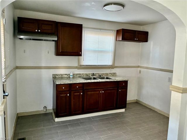 14 Fairview CIR S, Portsmouth, VA 23702