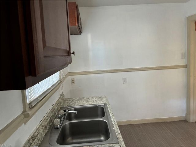 14 Fairview CIR S, Portsmouth, VA 23702