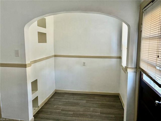 14 Fairview CIR S, Portsmouth, VA 23702