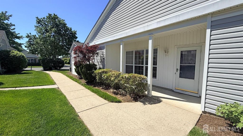440 Bluebird Drive, Monroe, NJ 08831
