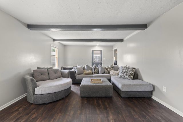 4511 Edgewyn Avenue, Hilliard, OH 43026