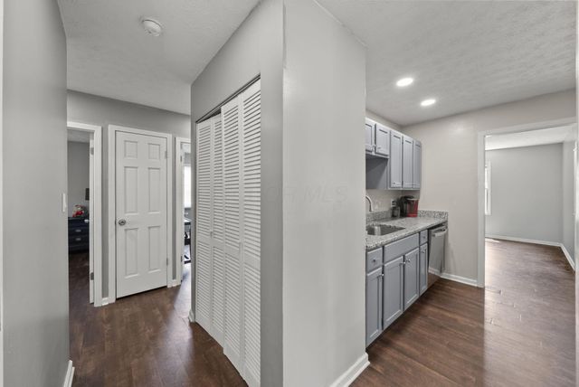 4511 Edgewyn Avenue, Hilliard, OH 43026