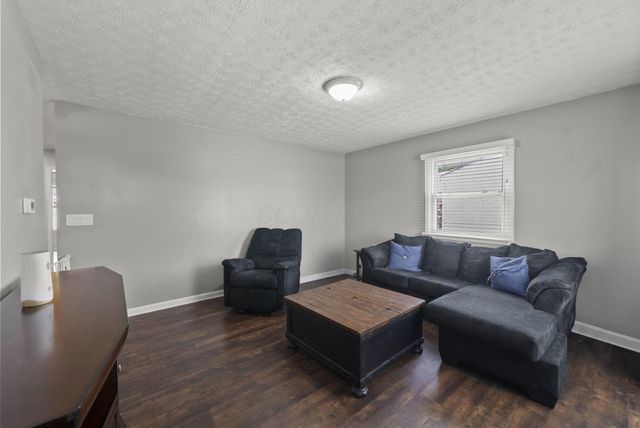 4511 Edgewyn Avenue, Hilliard, OH 43026