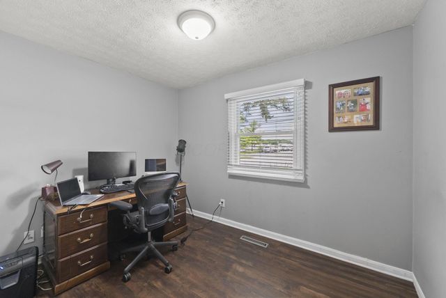4511 Edgewyn Avenue, Hilliard, OH 43026
