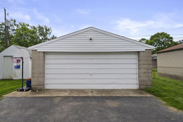 4511 Edgewyn Avenue, Hilliard, OH 43026