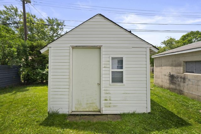 4511 Edgewyn Avenue, Hilliard, OH 43026