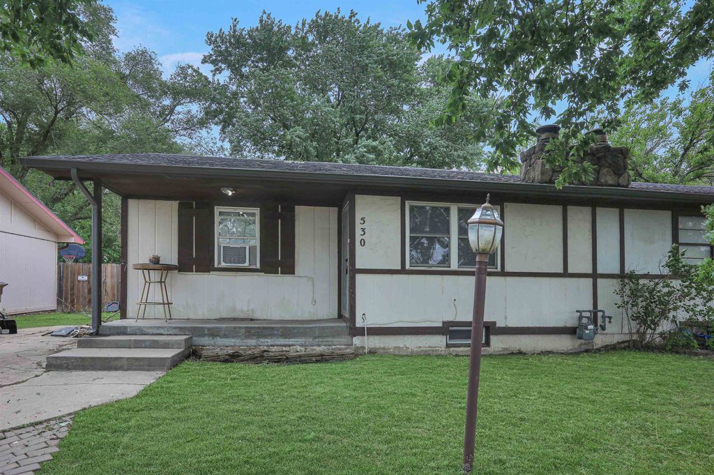 530 S Ruth Ave, Andover, KS 67002