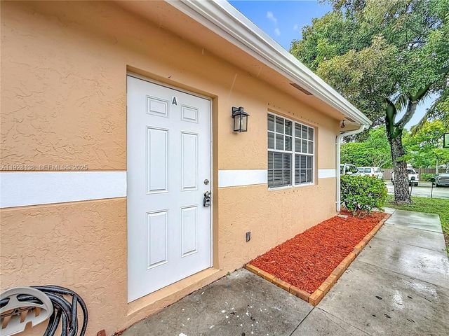 530 NE 34th St 1, Pompano Beach, FL 33064